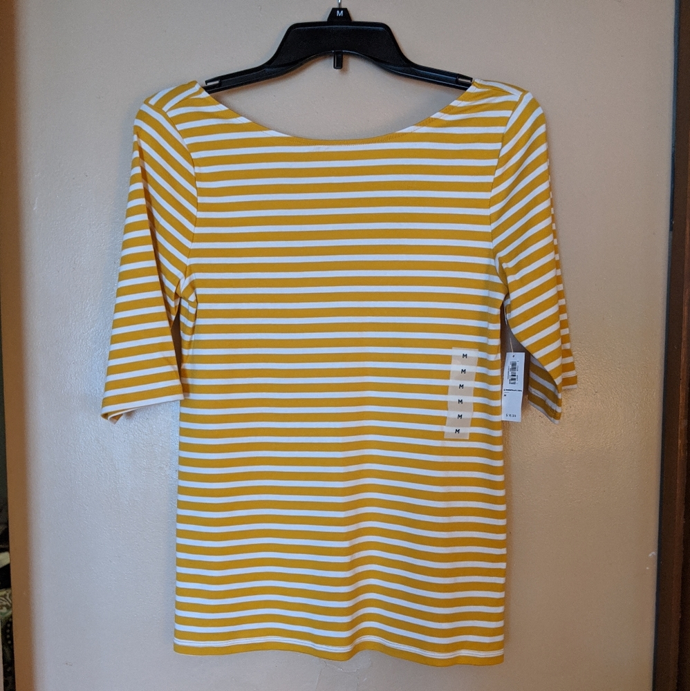 NWT Old Navy 3/4 sleeve w/ballet back. Sz M